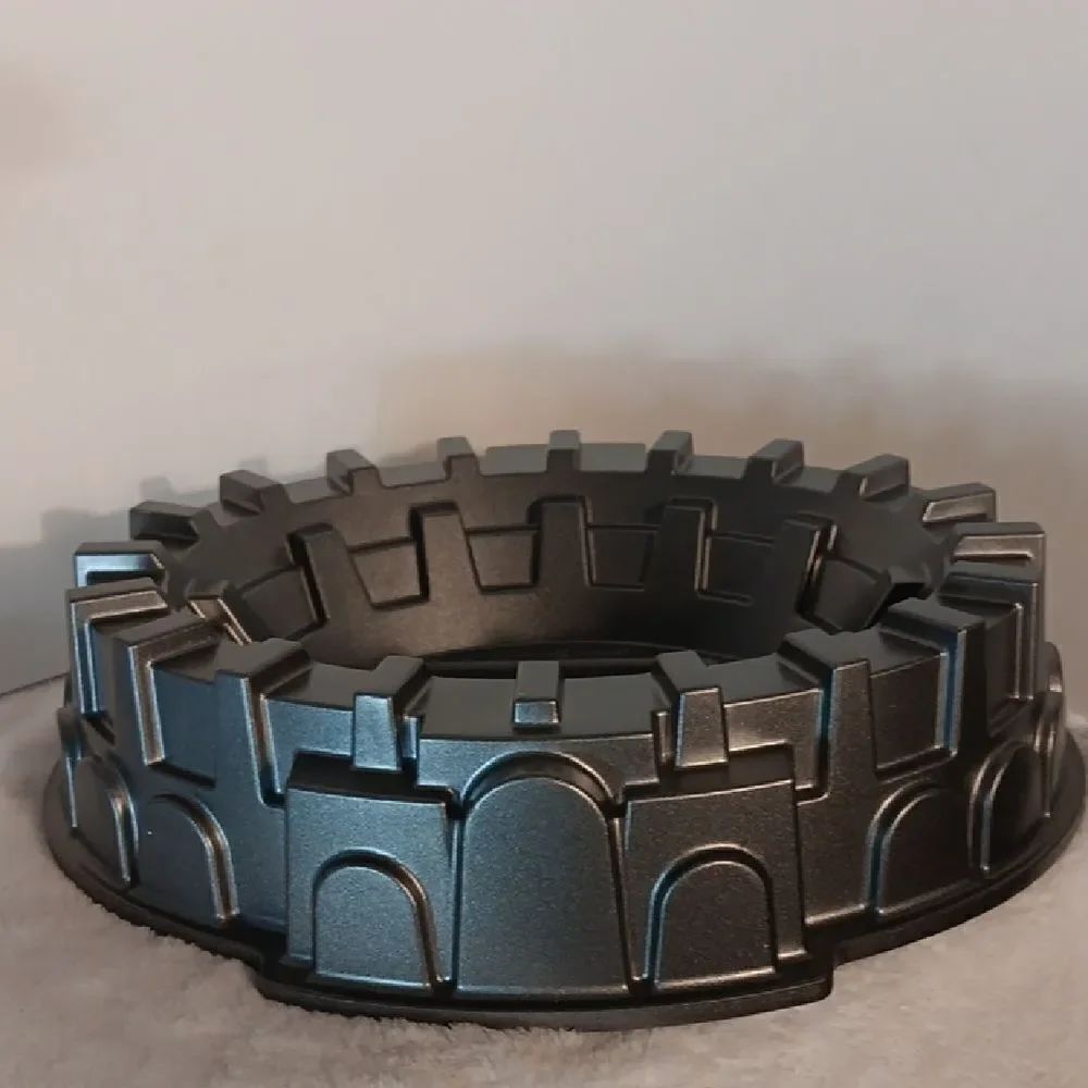 Nordic Ware "Sports Arena" Super Bowl Shaped Bundt / Baking Pan